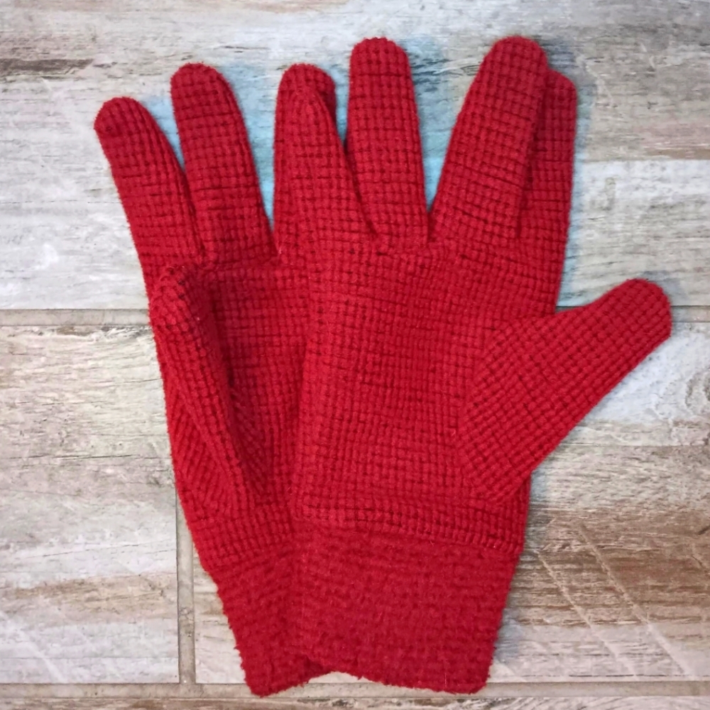 Polartec Fleece Scarf and Gloves - Picture 3 of 4